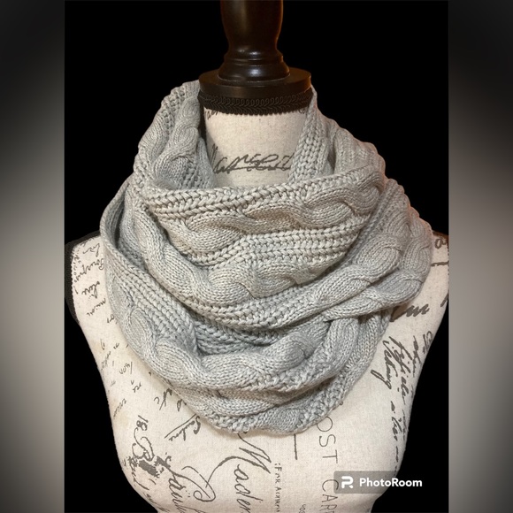 BNWT !WARM INFINITY SCARF 🧣 - Picture 4 of 6